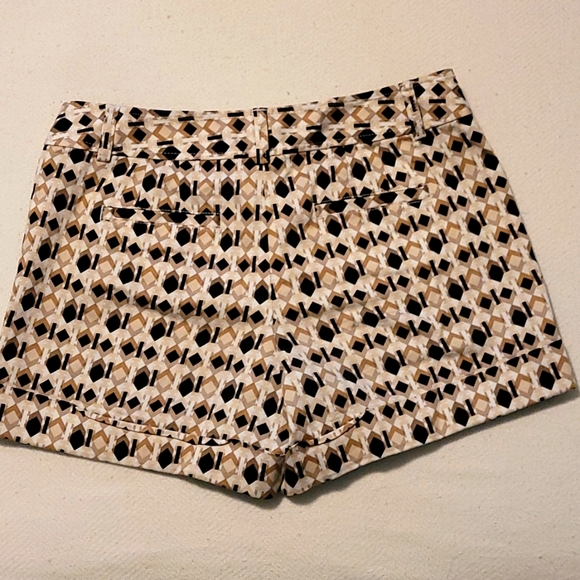 White House Black Market Women's Shorts. Size 10 - Picture 5 of 6